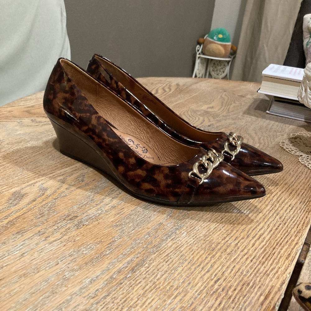 Sofft Brown Patent Leopard Print Pointed Toe Wedg… - image 6